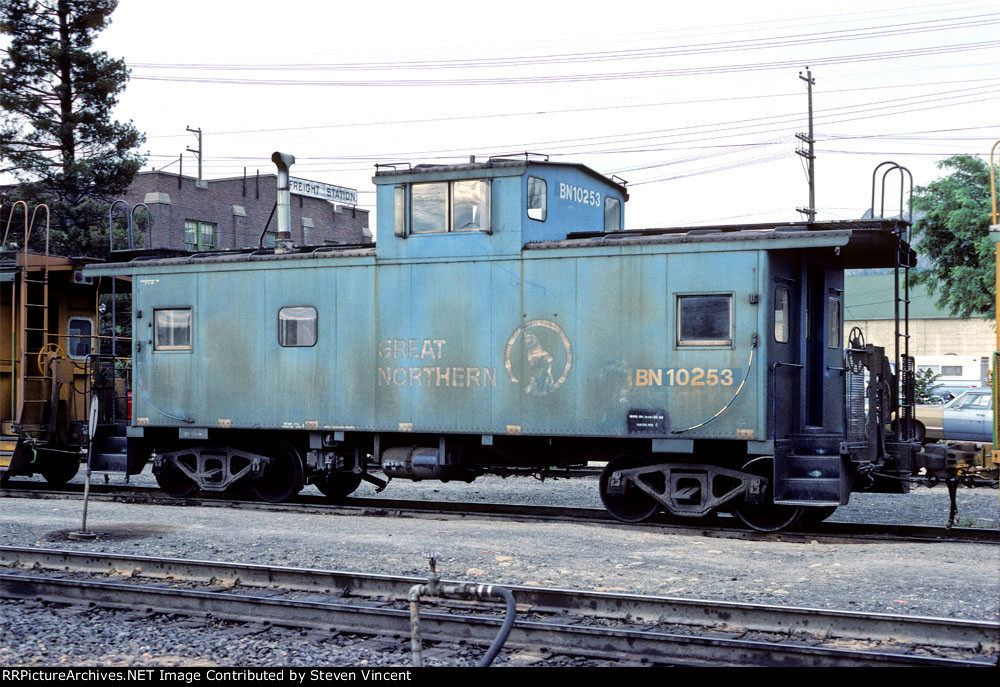 Burlington Northern ex GN caboose BN #10253